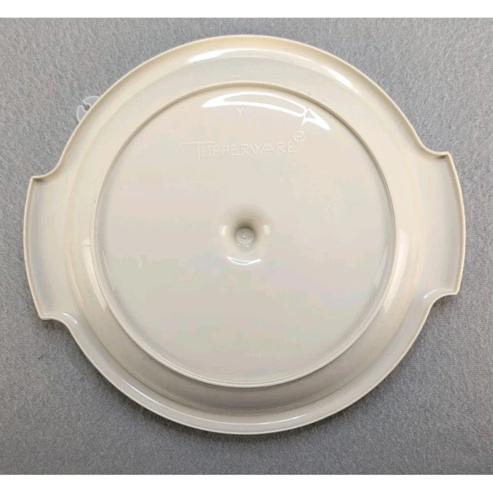 Vintage Tupperware 608-13 Divided Snack Relish Serving Tray with‎ Lid White
